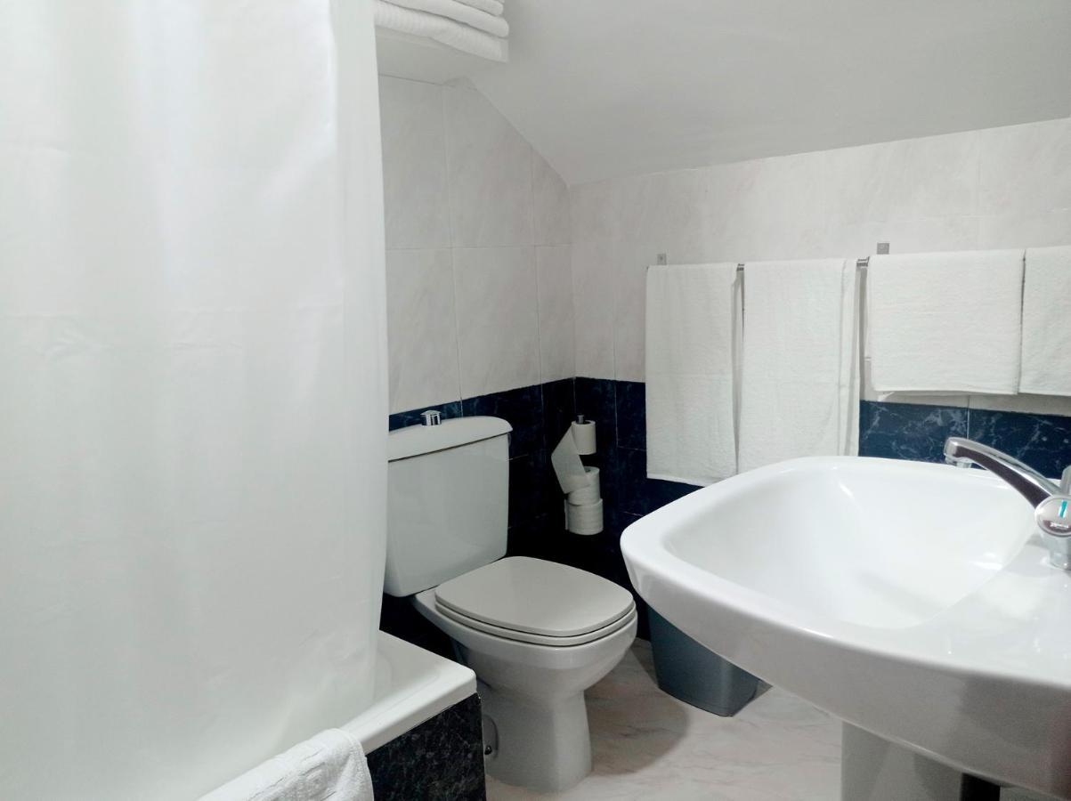 Hostal Lady Ana Maria Collado Villalba Room photo